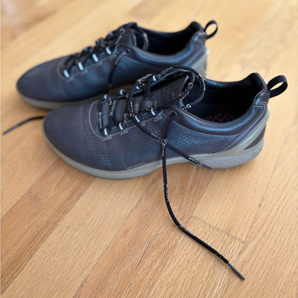 Ecco Women's Black and Gray Athletic Shoes
